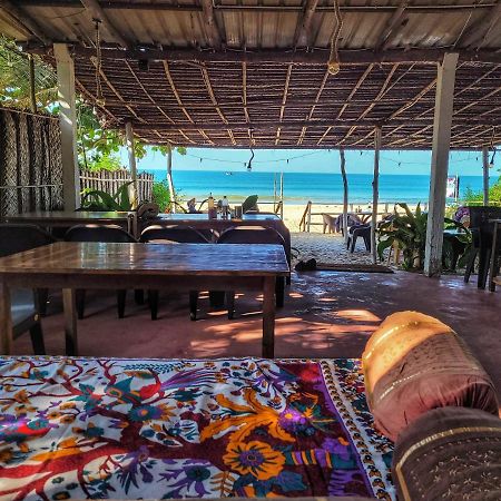 Surya Beach Café&Stay Gokarna  Extérieur photo