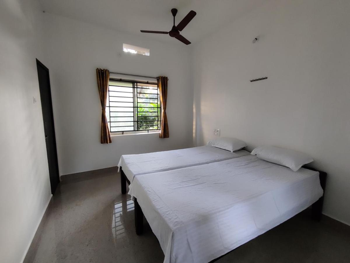 Surya Beach Café&Stay Gokarna  Extérieur photo