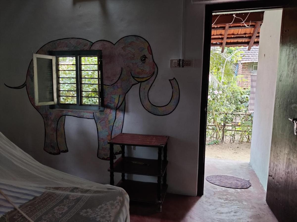 Surya Beach Café&Stay Gokarna  Extérieur photo