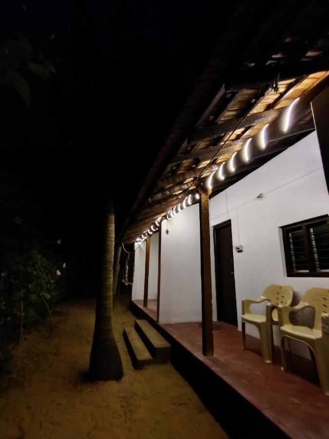 Surya Beach Café&Stay Gokarna  Extérieur photo