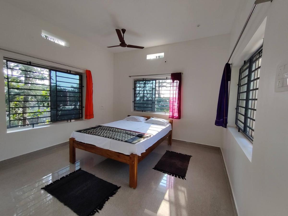 Surya Beach Café&Stay Gokarna  Extérieur photo