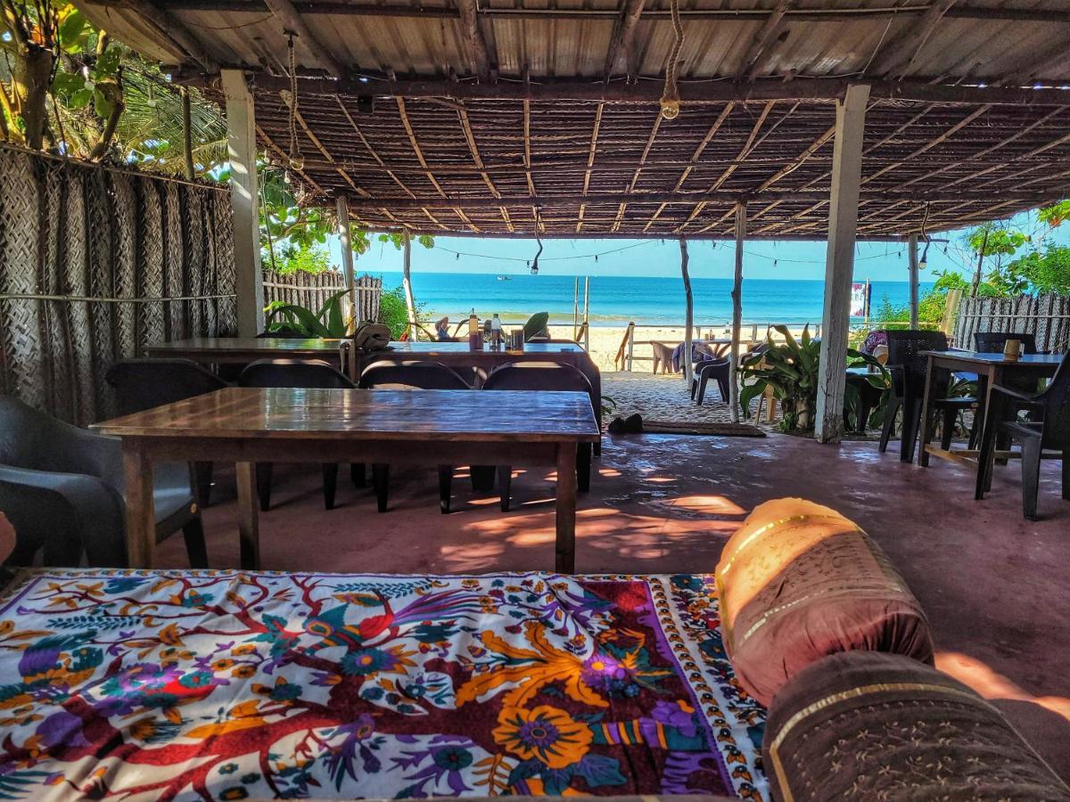 Surya Beach Café&Stay Gokarna  Extérieur photo